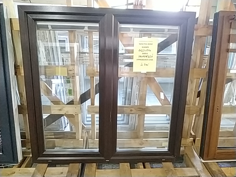 Okno PVC 1465*1440mm mahagon